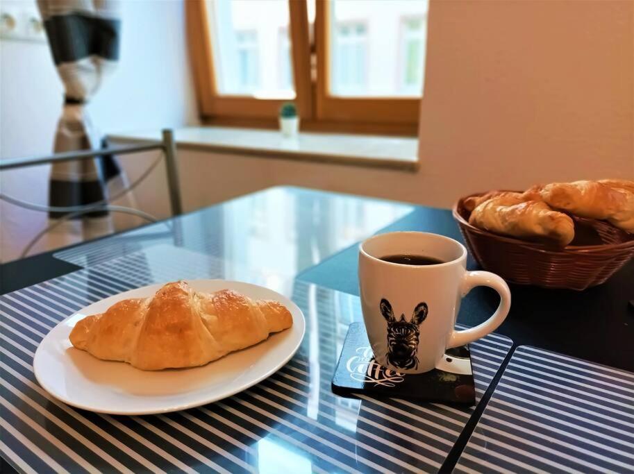 Modernes Apartment Mit Balkon มัคเดอบวร์ก ภายนอก รูปภาพ